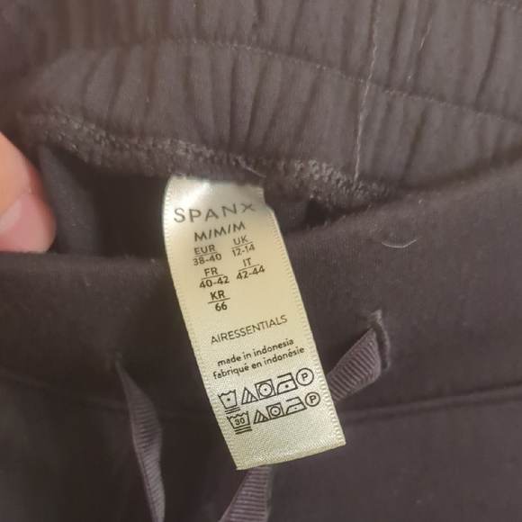 SPANX High Waist Black Shorts - Picture 2 of 3